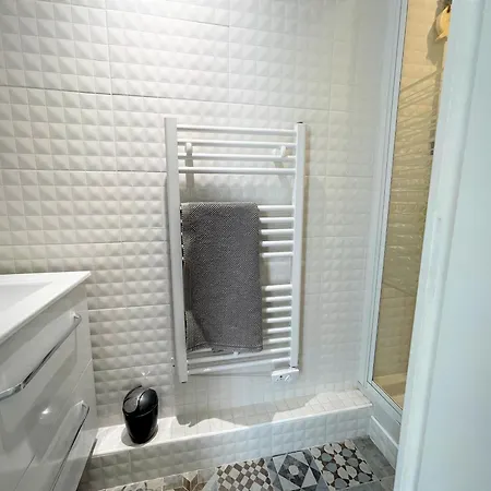 Holiday home Arcachon Abatilles: Maison Spacieuse 150M² Pres Plage, 4 Chambres, Jardin, Parking, Wifi - Fr-1-420-100 *